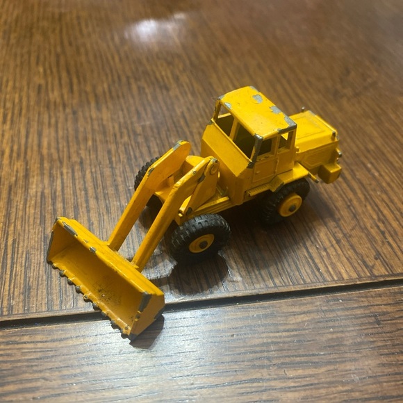 MATCHBOX Other - Vintage Matchbox Lesney Tractor Shovel No. 69 Yellow Movable Parts Diecast